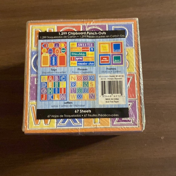 Chipboard Cube Primary Colorbök - Picture 2 of 6